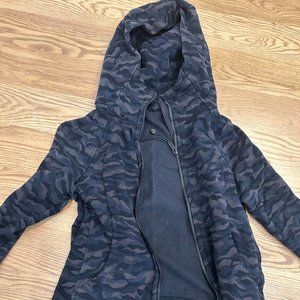 Lululemon Scuba Hoodie Incognito Camo Multi Grey Size 6